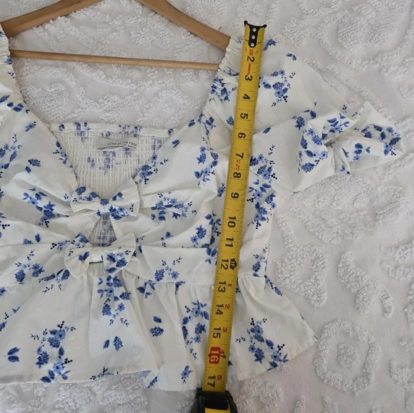 Band of The Free Puff Sleeve Peplum Bow Front Top Womens Size L Blue Floral NWOT - Picture 6 of 7